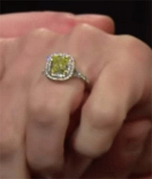 Anna Faris Fancy yellow diamond engagement ring Anna Faris Fancy yellow diamond engagement ring